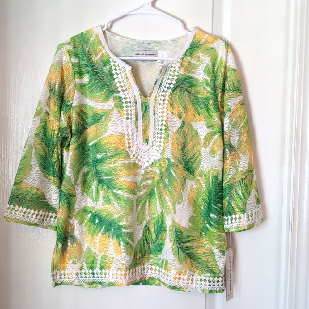 Alfred Dunner Bahama Bays Palm Leaf Top. Semi-Sheer. Size Petite Small. NEW